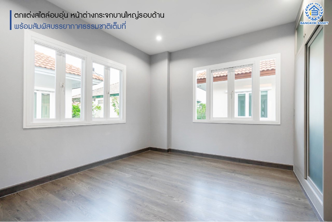 บ้านมือสองตกแต่งใหม่ ม.เบญญาภา ราชพฤกษ์ หลังใหญ่ เนื้อที่ 56.2 ตร.ว. บนพื้นที่ใช้สอยกว่า 265 ตร.ม. ฟังก์ชัน 3 ห้องนอน 1 ห้องอเนกประสงค์ 3 ห้องน้ำ จอดรถได้ 2 คัน พร้อมเฟอร์นิเจอร์บิ้วอินท์ในห้องนอนทุกห้อง ทำเลโซนเมือง! โครงการติด The Crystal SB ใกล้ทางด่วน "ศรีรัช" พร้อมเชื่อมสู่ปิ่นเกล้า-สาทร